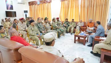 صورة الدكتور الخبجي يعقد لقاءً موسعاً مع قيادات عدد من الوحدات والألوية العسكرية الجنوبية