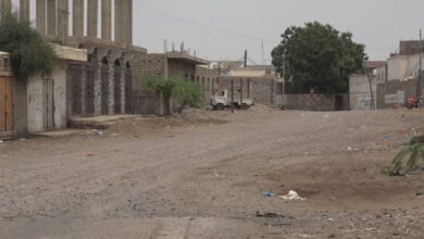صورة مليشيا الحوثي تشن قصفًا عشوائيًا على حي الجروبة بالتحيتا