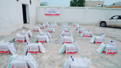 صورة الهلال الأحمر الإمارات يوزع 20 طن من الأغذية في حضرموت