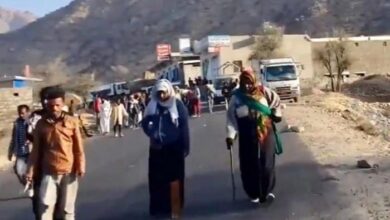 صورة مليشيا الحوثي ترحل مئات المهاجرين الأفارقة غداة فض اعتصام سلمي بصنعاء