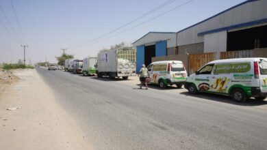 صورة أفران #عدن الخيرية تسير قافلة مساعدات غذائية كدفعة أولى لمحافظة #لحج