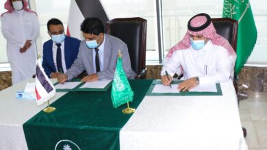 صورة التوقيع على اتفاقية المنحة النفطية السعودية لليمن