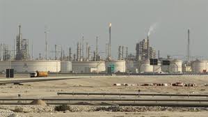 صورة تقرير| مع تسلسل الأزمات النفطية ومشتقاتها.. تبرز الأهمية القصوى لتشغيل مصافي عدن