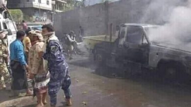 صورة مقتل واصابة 8 مواطنين جراء انفجار قنبلة القاها مسلح حوثي وسط سوق شعبي في تعز اليمنية
