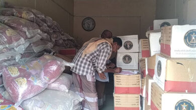 صورة القيادة المحلية لـ انتقالي خنفر تدشن مشروع توزيع السلال الغذائية لأسر الشهداء بالمديرية