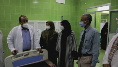 صورة سوقي والشبحي يطلعان على سير العمل في مركز الأورام بمستشفى الصداقة بالعاصمة عدن