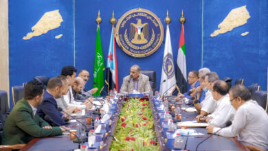 صورة الرئيس الزُبيدي يترأس اجتماعًا هامًا لمناقشة تردي الحالة الاقتصادية بالجنوب