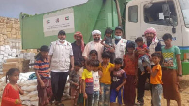 صورة خليفه الإنسانية تسير قافلة مساعدات غذائية لأهالي دكسم بسقطرى