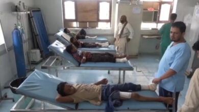 صورة إصابة 4 أطفال في هجوم حوثي بطائرة مسيرة استهدفت مدرسة بالتحيتا