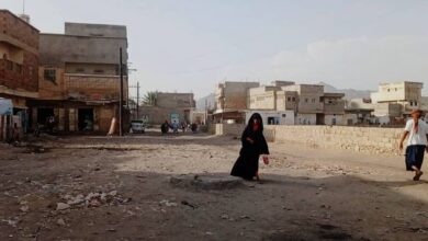 صورة مليشيا الحوثي تقصف الأحياء السكنية في حيس بقذائف المدفعية