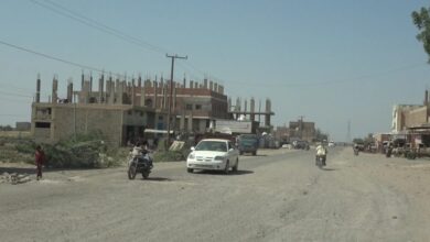 صورة مليشيات الحوثي تستهدف الأحياء السكنية في حيس بقذائف الهاون
