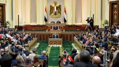 صورة البرلمان المصري يُناقش قانون فصل الإخوان من وظائف الدولة