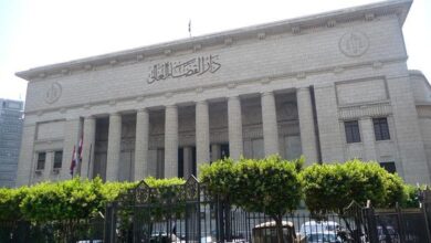 صورة محكمة مصرية تؤيد حكم الإعدام بحق 12 متهماً من قيادات الإخوان