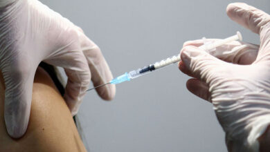 صورة لليوم الثاني على التوالي.. تواصل حملة التطعيم ضد كورونا بـ سقطرى