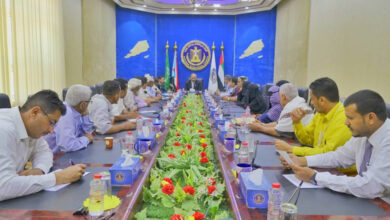 صورة الرئيس القائد عيدروس الزُبيدي يلتقي بأعضاء الجمعية الوطنية والهيئة التنفيذية لانتقالي محافظة أبين