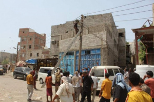 صورة العاصمة عدن.. حملة لإزالة الربط العشوائي للتيار الكهربائي بخور مكسر