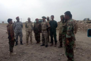 صورة قائد اللواء الأول صاعقة يتفقد المواقع العسكرية شمال جبهة الضالع