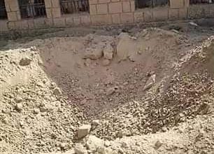 صورة بالصواريخ والطيران المسير.. مليشيا الحوثي تقصف  مناطق سكنية في الزاهر بالبيضاء