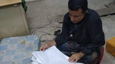 صورة مدير كهرباء العاصمة عدن يوجه بمحاسبة مسؤولين في المؤسسة “لهذا السبب”