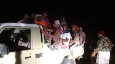 صورة قوات العمالقة في أبين تحرر عشرات المهاجرين الأفارقة محتجزين في منزل مهرب