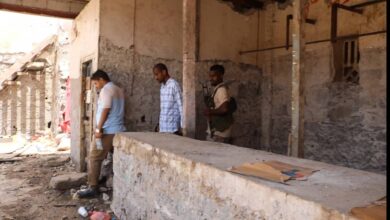 صورة مدير عام الشيخ عثمان يتفقد أعمال الصيانة لسوق اللحم المركزي 