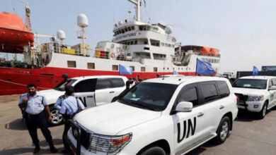 صورة مليشيا الحوثي تجبر سفينة أممية على مغادرة ميناء الحديدة اليمنية