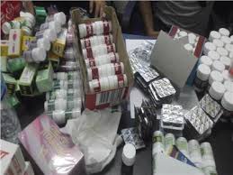 صورة العاصمة عدن.. الصحة العالمية توزع أدوية منتهية الصلاحية تشمل مضادات حيوية ومطهرات