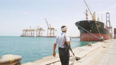 صورة الحكومة اليمنية تسمح بدخول سفن وقود إلى الحديدة  لتخفيف الأزمة الإنسانية