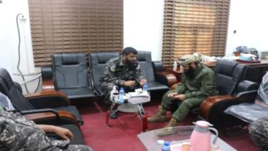 صورة قائد الأحزمة الأمنية يتفقد اوضاع قوات حماية المنشآت الحكومية في العاصمة عدن