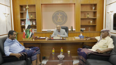 صورة الرئيس الزُبيدي يلتقي مدير عام الضرائب بمحافظة لحج ومدير وأمن طور الباحة