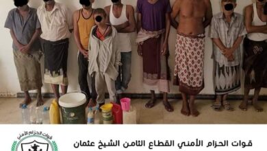 صورة #الحزام_الأمني يضبط 9 أشخاص أثناء مداهمة معمل لتصنيع #الخمور  بالشيخ عثمان