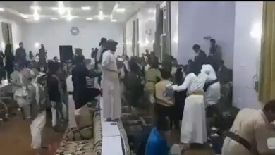 صورة تواصلا لانتهاكاتها.. مليشيا الحوثي تداهم حفلي زفاف في إب اليمنية