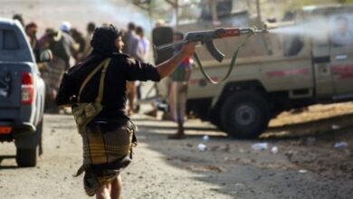 صورة اشتباكات مسلحة بين عصابتين تابعتين لمليشيا الإخوان في تعز