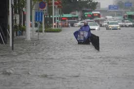صورة أنهار تفيض وتغرق شوارع 12 مدينة في #الصين