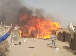 صورة الحديدة اليمنية.. اندلاع حريق في مخيم للنازحين جنوب الدريهمي