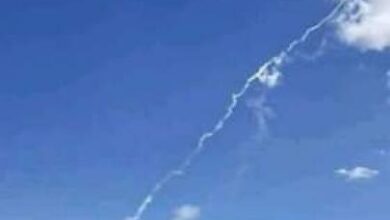 صورة شهود عيان: الصواريخ البالستية التي استهدفت قاعدة العند أطلقت من مطار تعز