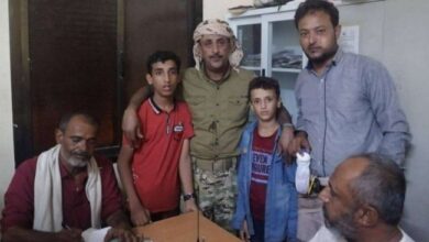 صورة العثور على طفلين في عدن عقب اختفائهما في ظروف غامضة