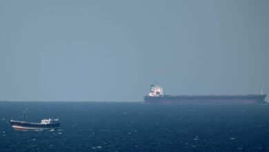 صورة البحرية البريطانية تعلن انتهاء “عملية الخطف المحتملة” لسفينة في خليج عمان