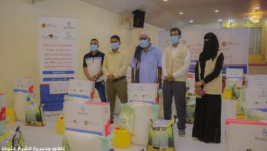 صورة بدعم من منظمة ميد جلوبال..  مدير عام الشيخ عثمان يدشن توزيع 270 سلة غذائية