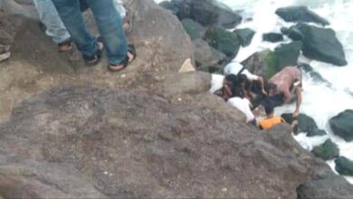 صورة بعد 3 أيام من اختفائه.. العثور على جثة طفل غريق في ساحل جولد مور بالعاصمة عدن