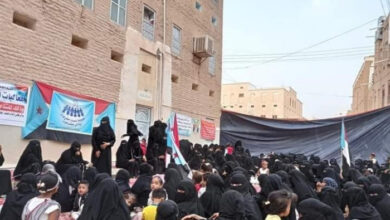 صورة نساء وادي حضرموت ينظمن فعالية جماهيرية للتنديد بممارسات الشرعية اليمنية