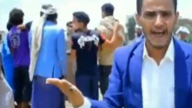 صورة عنصرية «الحوثي»تدفع الطلاب المتفوقين الجامعيين إلى تشييع ودفن مؤهلاتهم بإحدى مقابر «صنعاء»