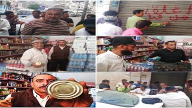 صورة حملة مفاجئة تغلق محلات بيع مواد غذائية منتهية الصلاحية في #صيرة بالعاصمة عدن