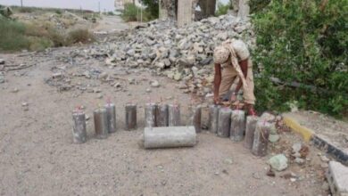 صورة نزع 60 عبوة ناسفة زرعها الحوثيون في الحديدة