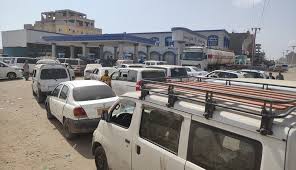صورة أزمة وقود مفاجئة في #عدن