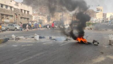 صورة القوات الأمنية تعيد فتح طرق وشوارع مغلقة في عدن