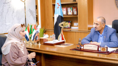 صورة الرئيس الزُبيدي يلتقي مدير عام مكتب الثقافة بالعاصمة عدن