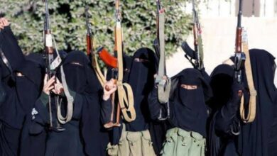 صورة “زينبيات” الحوثي يوسعن انتهاكاتهن بحق النساء اليمنيات
