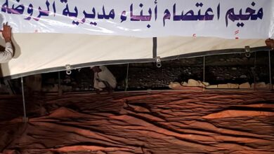 صورة عاجل : مليشيات الإخوان تقتحم مخيم اعتصام ابناء مديرية الروضة