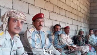 صورة ضباط محور عتق يطالبون التحالف بالتحقيق مع سلطة شبوة الإخوانية في تسليم ثلاث مديريات للحوثيين(فيديو)